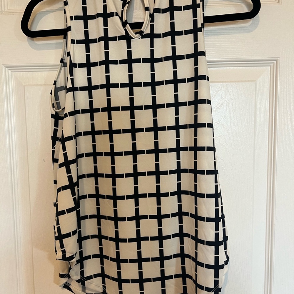 PerSeption Concept Black and White Sleeveless pattern beaded Blouse - Picture 5 of 6